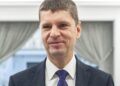 The deputy minister talked about teachers’ salaries. But he confused net with gross incomes