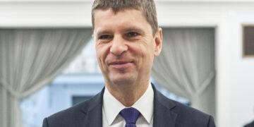 The deputy minister talked about teachers’ salaries. But he confused net with gross incomes